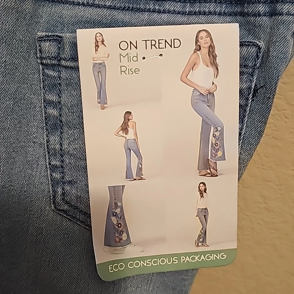 NWT Waist: 26"-28" - Picture 5 of 8